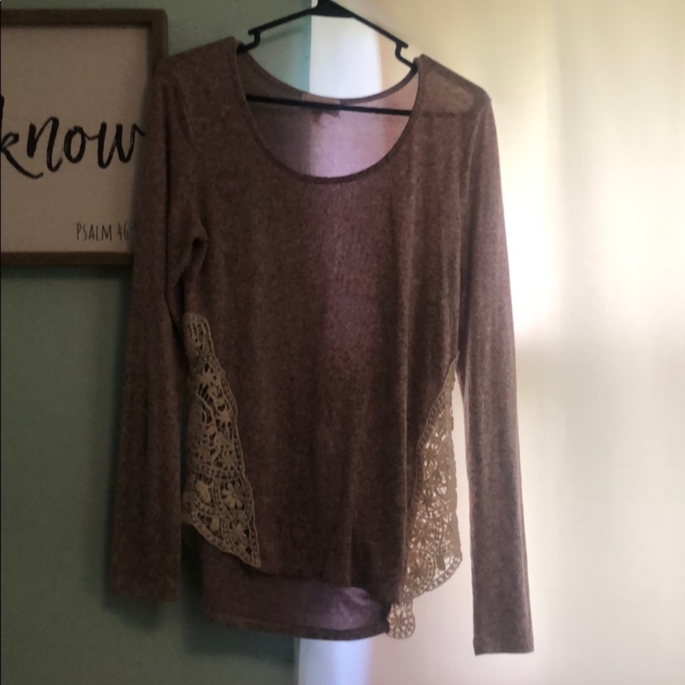 BONGO sweater shirt. Size large. Woven side detail